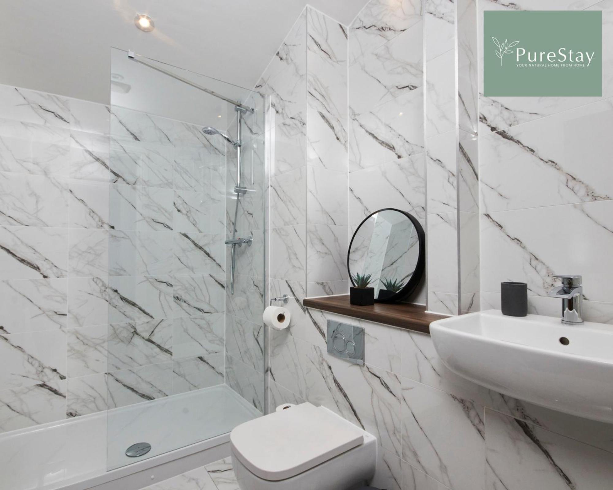 Stunning 5 Bed Manchester House With Parking By Purestay Short Lets & Serviced Accommodation エクステリア 写真