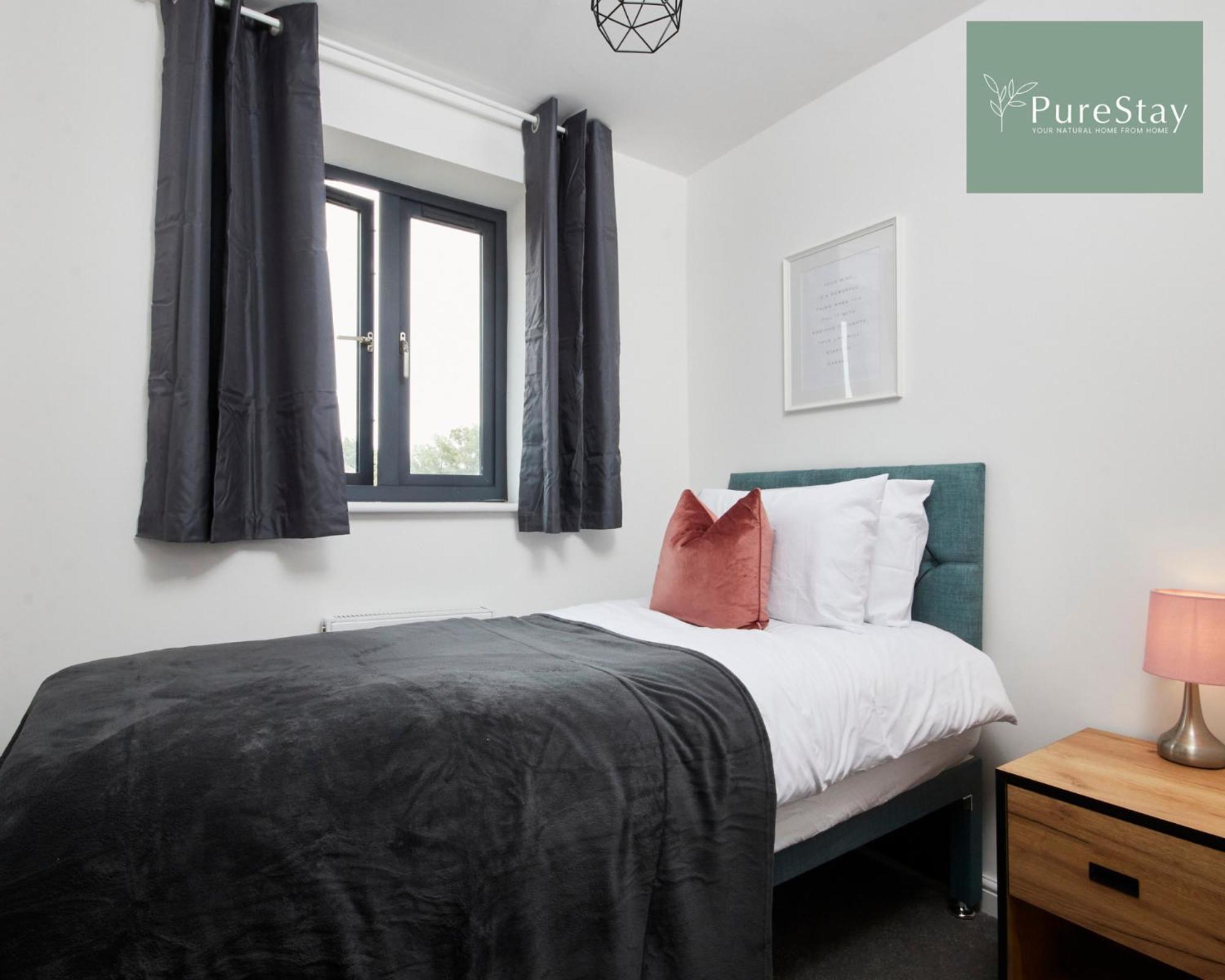 Stunning 5 Bed Manchester House With Parking By Purestay Short Lets & Serviced Accommodation エクステリア 写真